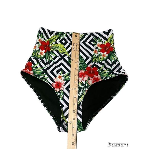 High Waisted Tropical Floral Bikini Bottoms size Medium. - Picture 4 of 9